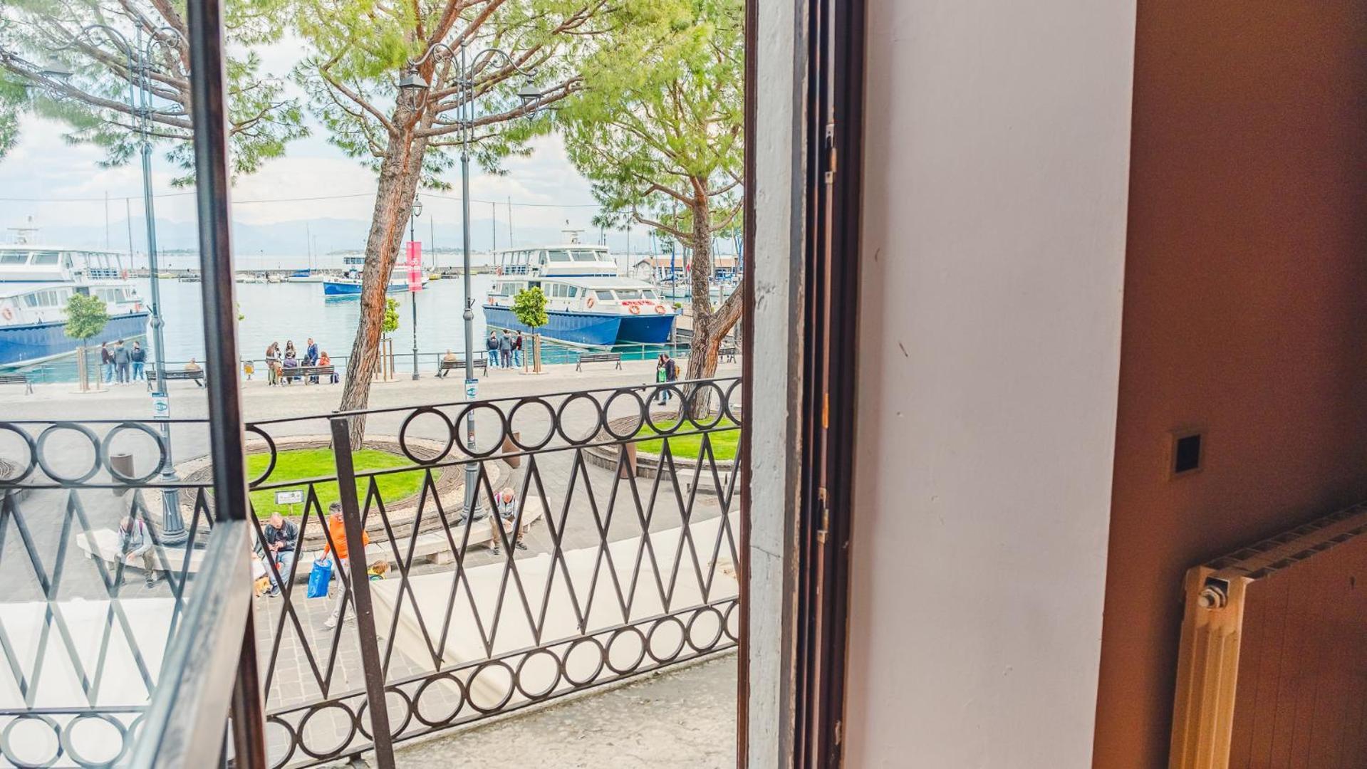Romantic Coast View - Italian Homing Desenzano del Garda